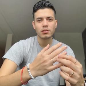 Meet your Posher, Javier